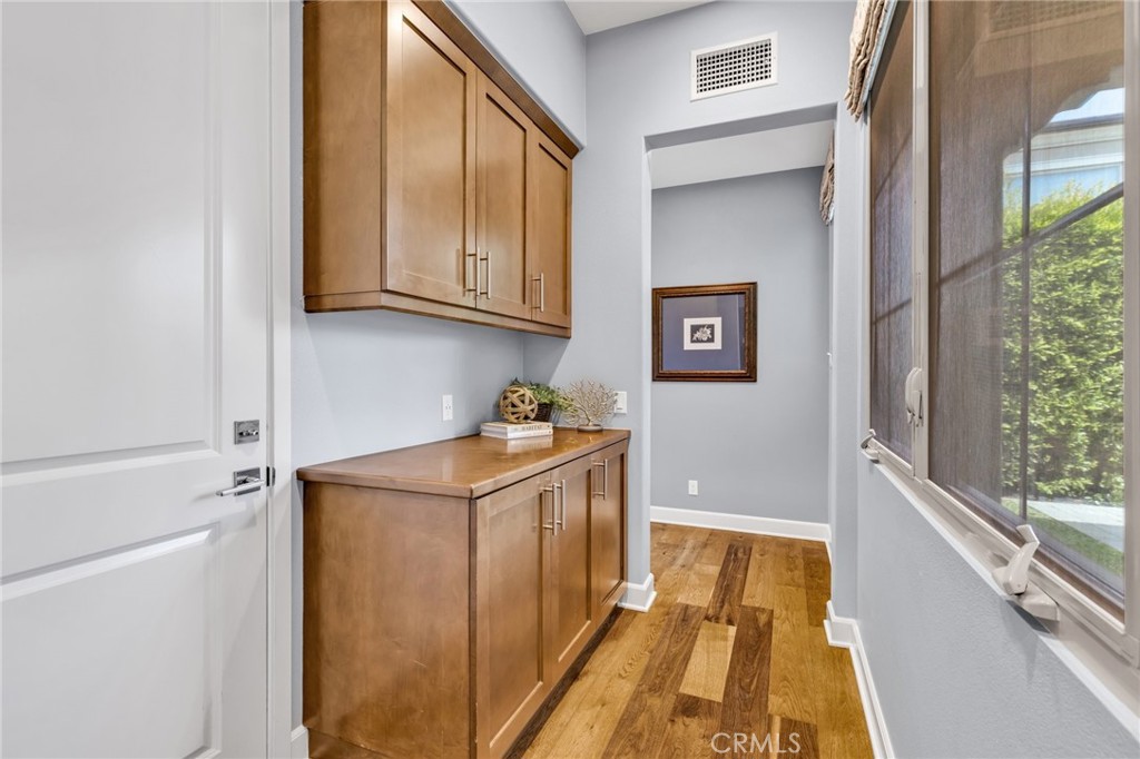MLS #OC25139999 image #8
