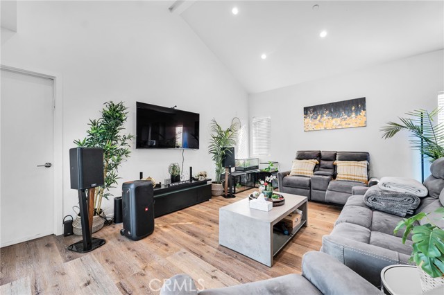 Image 2 of 10 For 6118 Ethel