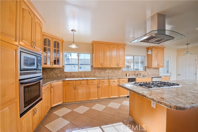 Detail Gallery Image 50 of 52 For 13608 Bassett St, Valley Glen,  CA 91405 - 6 Beds | 4 Baths