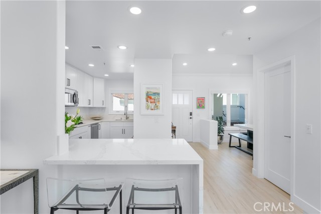 Detail Gallery Image 5 of 25 For 401 Seaward Rd #2,  Corona Del Mar,  CA 92625 - 3 Beds | 2/1 Baths