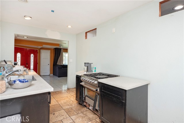 Detail Gallery Image 10 of 34 For 2422 N Forest, Santa Ana,  CA 92706 - 4 Beds | 1 Baths