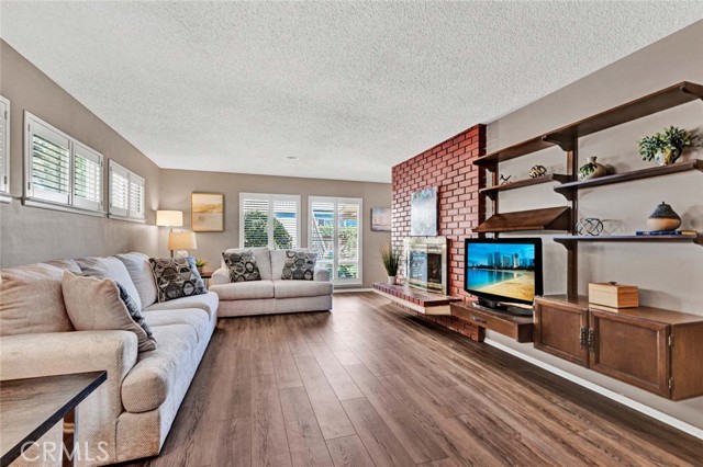 1309 N Linwood Avenue, Santa Ana CA: https://media.crmls.org/medias/1e09a9e5-def5-4f20-a70a-baa0abee33b8.jpg