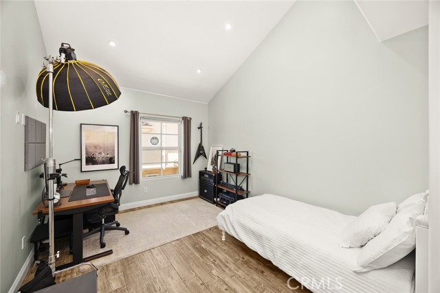 2745 Montrose Avenue, Montrose CA: https://media.crmls.org/medias/1e09d670-fb2f-45f9-af91-91600f63a79c.jpg