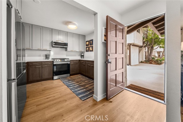 930 Philinda Avenue, Santa Barbara CA: https://media.crmls.org/medias/1e09fbaa-115a-402e-b203-8fe142a3672f.jpg