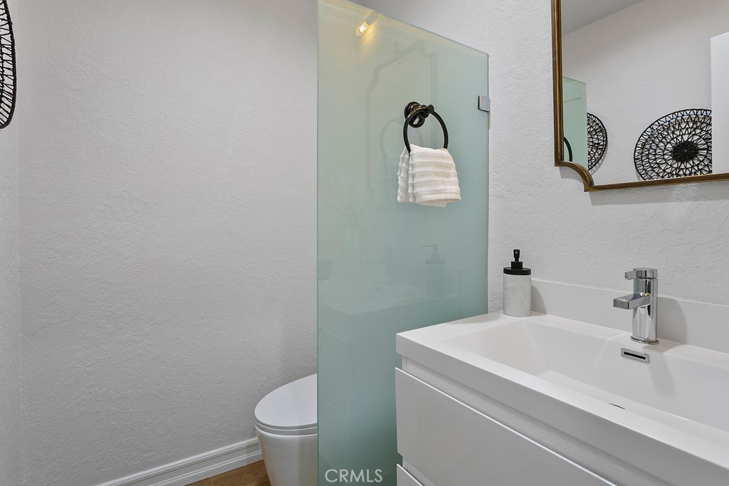 https://media.crmls.org/medias/1e0a42df-1bdc-4e8e-a172-bd597495890d.jpg?preset=X-Large