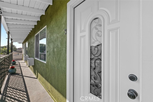 142 S Savannah Street, Los Angeles CA: https://media.crmls.org/medias/1e0bf399-1640-4a4e-a125-399b2295e816.jpg