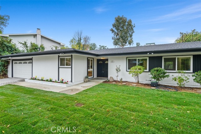 Detail Gallery Image 2 of 27 For 5551 Valerie Ave, Woodland Hills,  CA 91367 - 4 Beds | 2 Baths