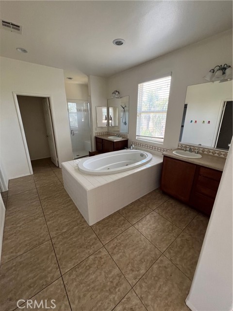 6686 Sand Dunes Street, Eastvale CA: https://media.crmls.org/medias/1e0c7bd9-5e19-48b4-b100-c68998346f6c.jpg