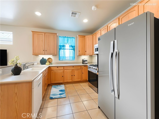 19642 Castle Harbor Court, Apple Valley CA: https://media.crmls.org/medias/1e0cfefc-bac7-4b9e-8562-306d06b2f987.jpg