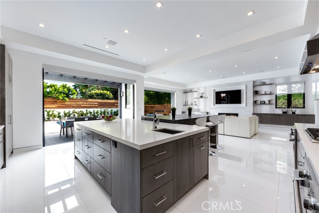 Detail Gallery Image 4 of 34 For 12732 Hortense St., Studio City,  CA 91604 - 5 Beds | 6 Baths