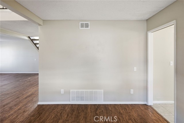 Detail Gallery Image 4 of 61 For 1420 Timberlane, Riverside,  CA 92506 - 5 Beds | 4 Baths