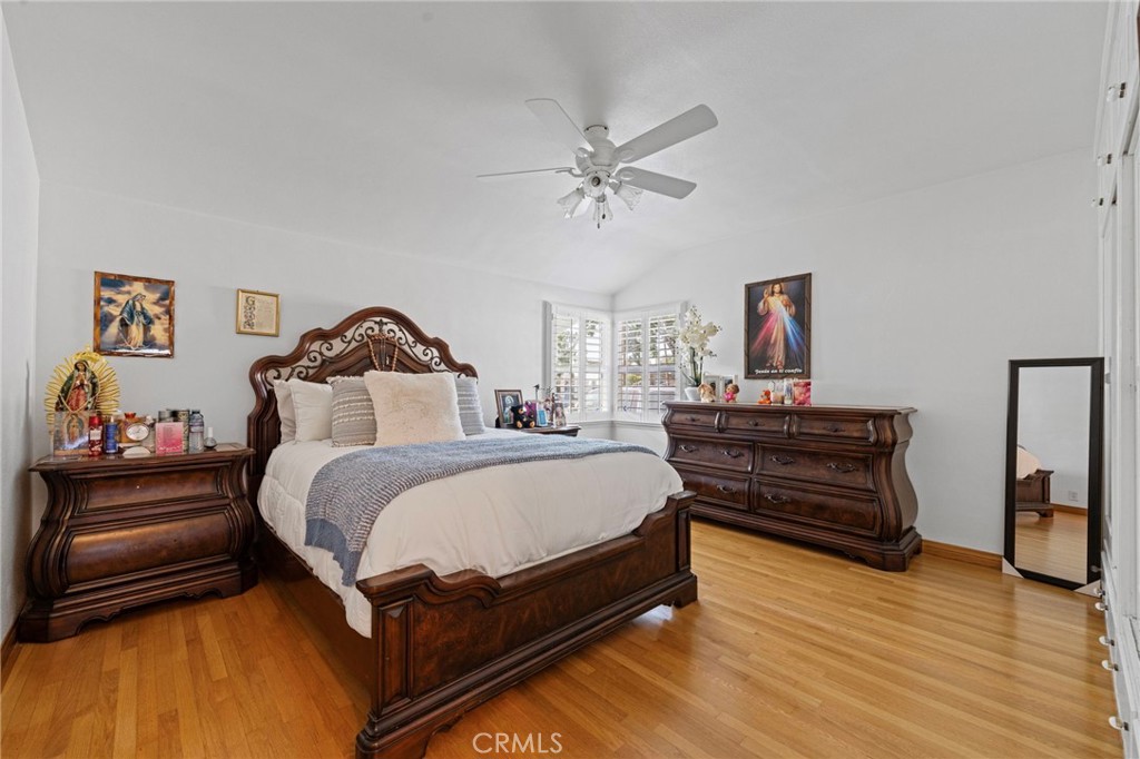 https://media.crmls.org/medias/1e0e65bd-2184-4f66-b225-20d4c082f11e.jpg?preset=X-Large