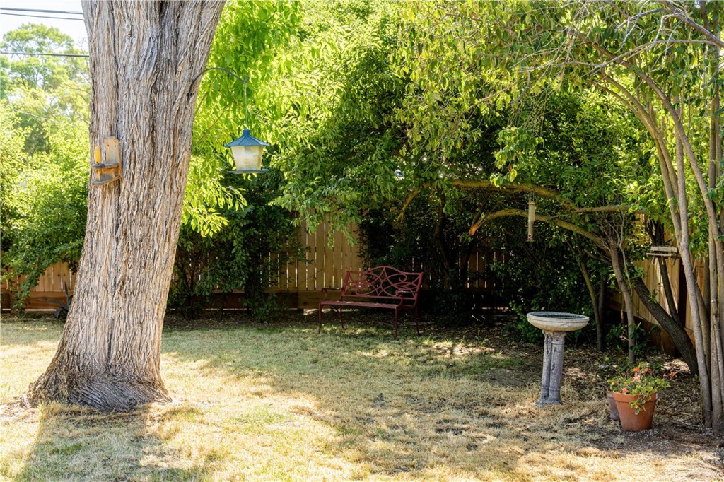 https://media.crmls.org/medias/1e0ee052-255b-487b-ac8e-377b1eb64e01.jpg?preset=X-Large