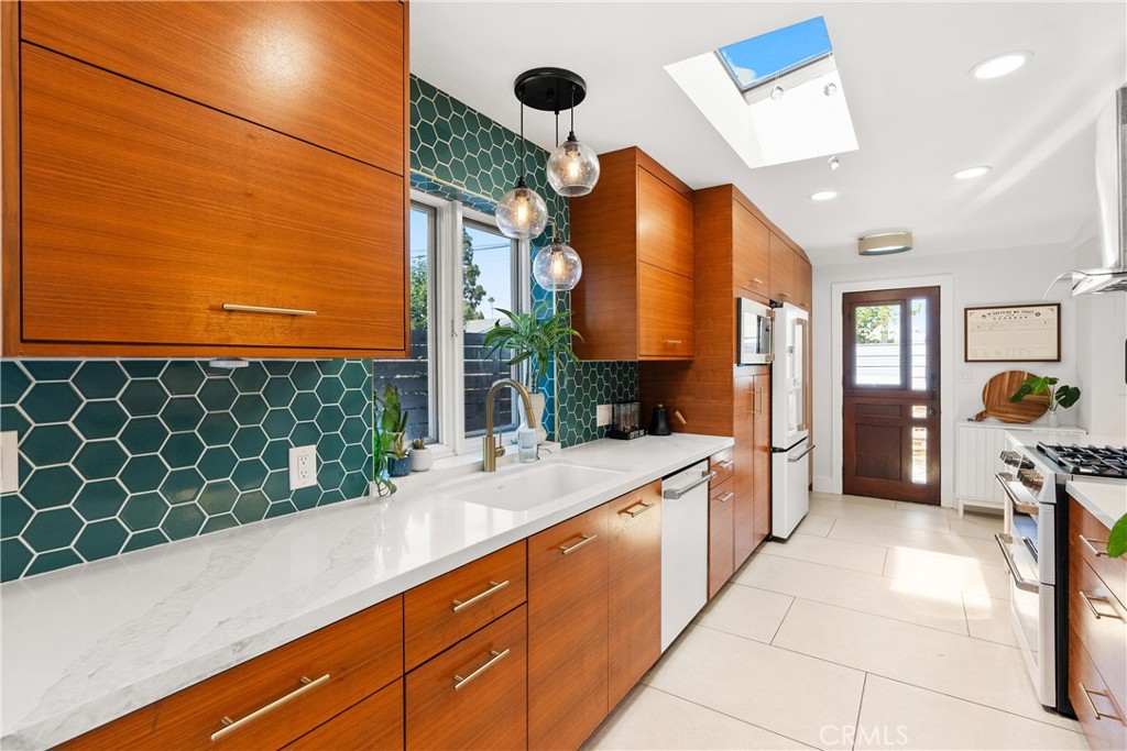 1e0ee23c 27f8 4ed9 B900 Ede8fc492d4a