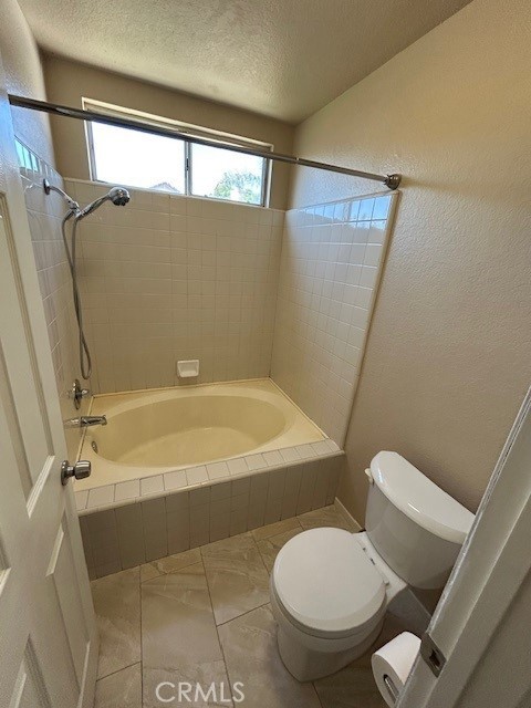 13646 Kings Canyon Court, Fontana CA: https://media.crmls.org/medias/1e0f6e97-6954-4b5f-a741-5ea59b1c1373.jpg