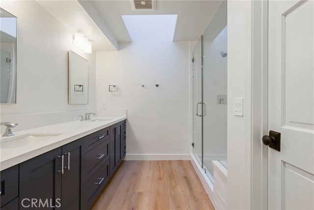 Detail Gallery Image 15 of 22 For 1 Malaga, Manhattan Beach,  CA 90266 - 2 Beds | 2 Baths