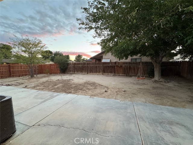 15012 Chuparosa, Victorville CA: https://media.crmls.org/medias/1e112b28-83b2-4e08-8e90-8f7f77d487b3.jpg