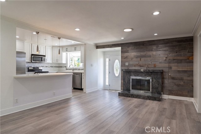 Detail Gallery Image 5 of 15 For 315 S Benwood, Anaheim,  CA 92804 - 4 Beds | 1/1 Baths