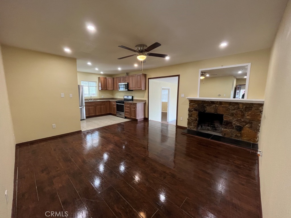 13084 Del Sur Street