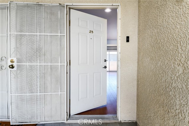 Detail Gallery Image 2 of 21 For 10636 Woodley Ave #23,  Granada Hills,  CA 91344 - 3 Beds | 2 Baths