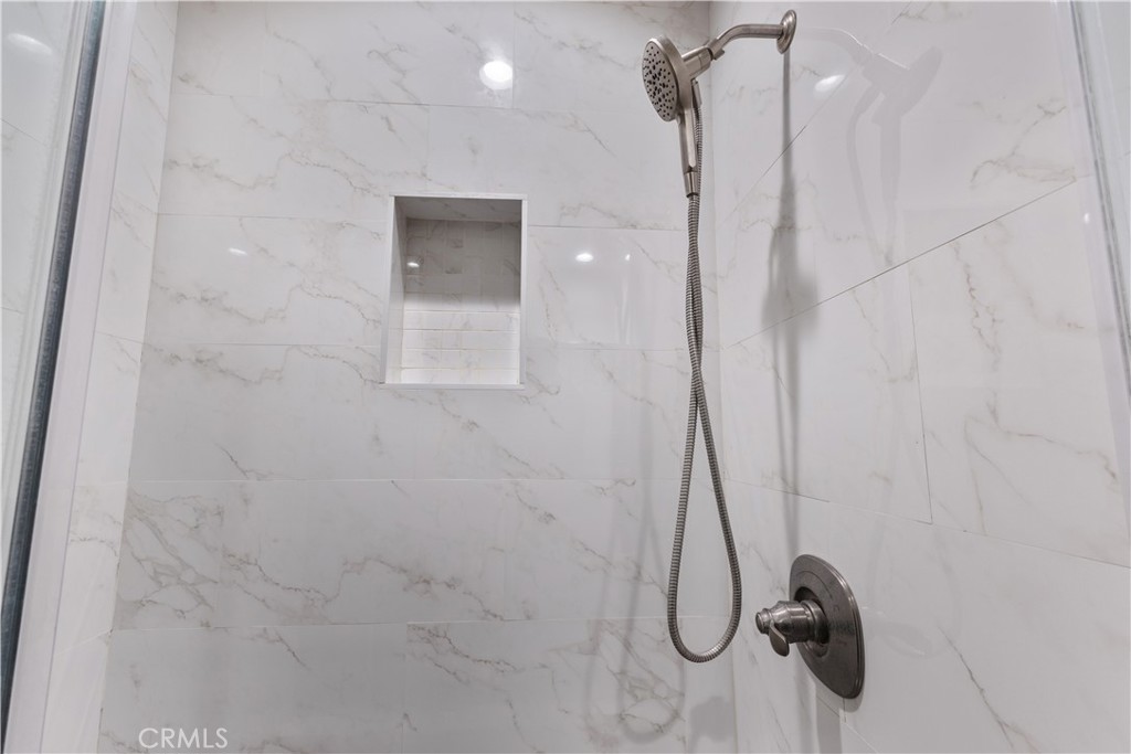 https://media.crmls.org/medias/1e17119b-2190-4cb0-a01d-df8d5cb278d6.jpg?preset=X-Large