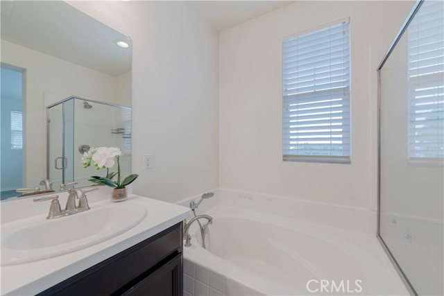 12438 Amesbury Circle, Whittier CA: https://media.crmls.org/medias/1e181026-fd9e-4faf-a6fa-215542846d40.jpg