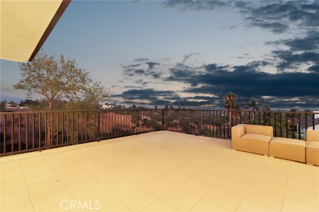 18200 Sheffield Lane, Porter Ranch CA: https://media.crmls.org/medias/1e182ea0-9616-47ed-a5a6-af640c822ce9.jpg