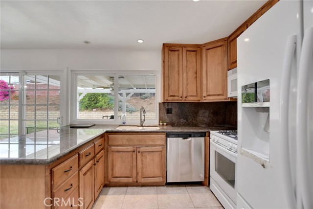 Detail Gallery Image 10 of 30 For 265 W Campus View Dr, Riverside,  CA 92507 - 4 Beds | 2 Baths