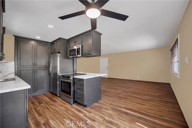 Detail Gallery Image 6 of 22 For 2214 E 2nd St #6,  Long Beach,  CA 90803 - 2 Beds | 1/1 Baths