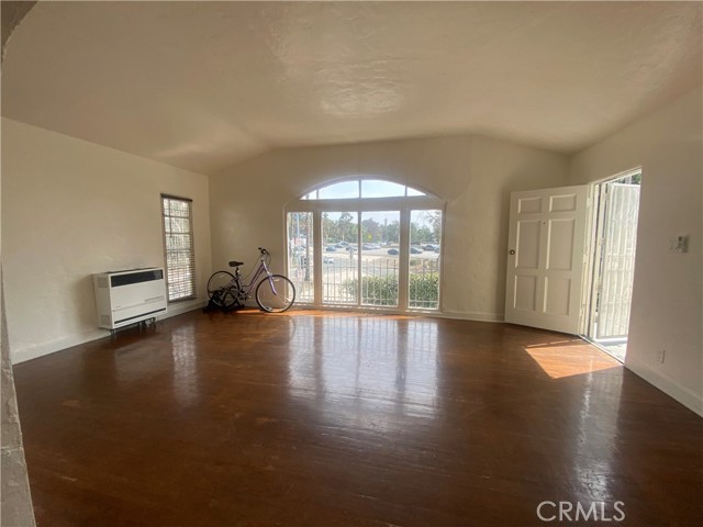 Detail Gallery Image 5 of 18 For 2338 N Cahuenga Bld, Los Angeles,  CA 90068 - 2 Beds | 1 Baths