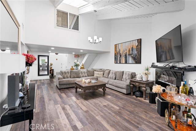 Detail Gallery Image 8 of 44 For 2011 W Katella, Anaheim,  CA 92804 - 4 Beds | 2 Baths