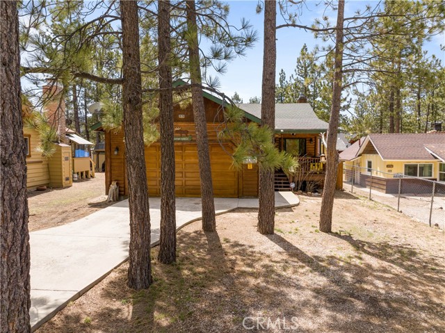 Detail Gallery Image 4 of 23 For 39789 Forest Rd, Big Bear Lake,  CA 92315 - 3 Beds | 2 Baths