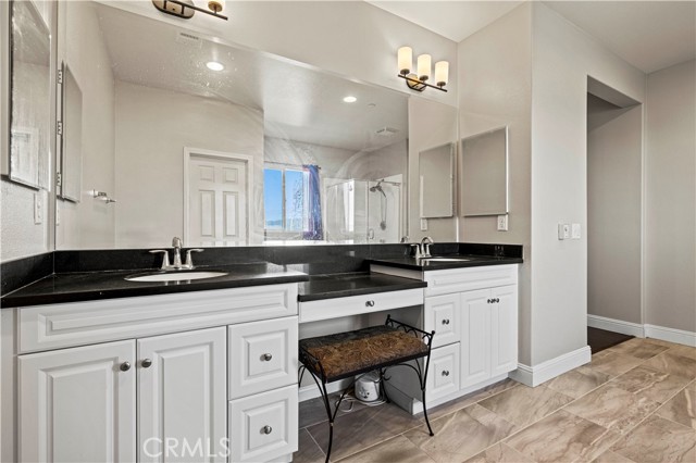 20556 Suzie Lane, Saugus CA: https://media.crmls.org/medias/1e19f9bc-8dea-4732-b8be-389a16b882ce.jpg