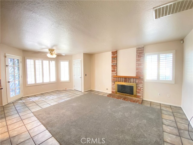 Detail Gallery Image 8 of 25 For 24298 Rimview Rd, Moreno Valley,  CA 92557 - 4 Beds | 3 Baths