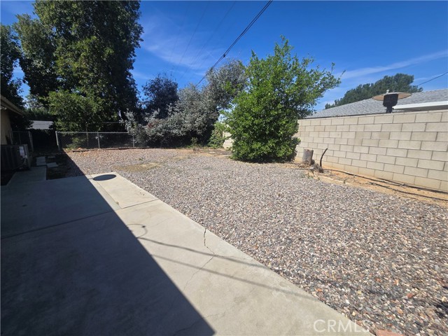 Detail Gallery Image 10 of 15 For 231 Hillandale Ct, Riverside,  CA 92507 - 3 Beds | 2 Baths