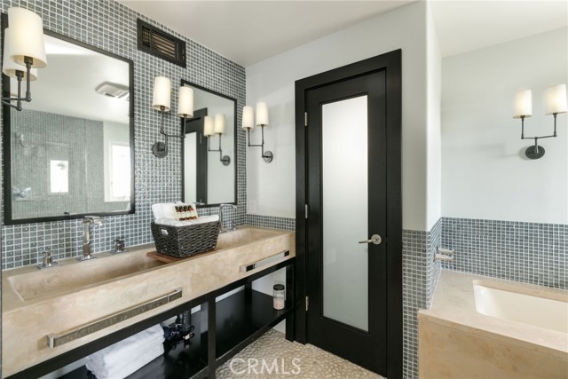 405 15th Street, Manhattan Beach CA: https://media.crmls.org/medias/1e1a860e-a55a-403c-a412-5361ae5cd7c9.jpg