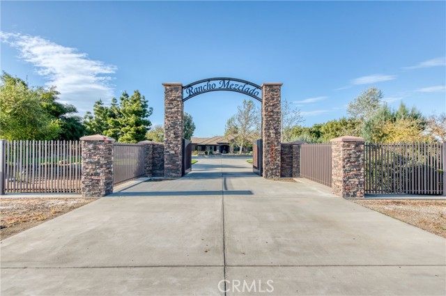Detail Gallery Image 2 of 73 For 10425 Avenue 25, Chowchilla,  CA 93610 - 4 Beds | 4 Baths