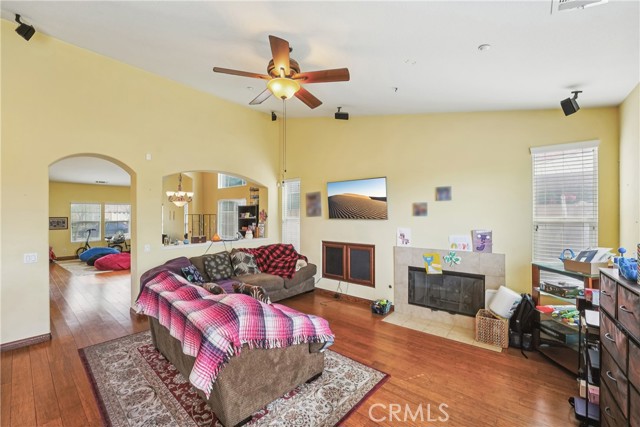 14987 Pepperdine, Fontana CA: https://media.crmls.org/medias/1e1ac363-a89a-4658-bda7-92a664eeb928.jpg