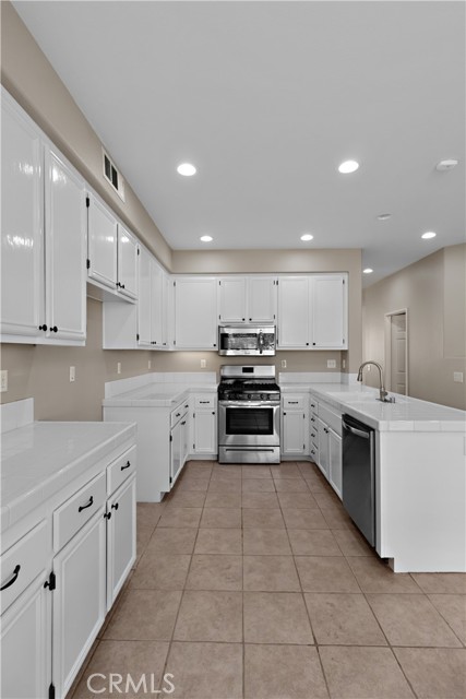 Detail Gallery Image 8 of 20 For 255 Roxanne Ln #128,  Corona,  CA 92882 - 3 Beds | 2/1 Baths