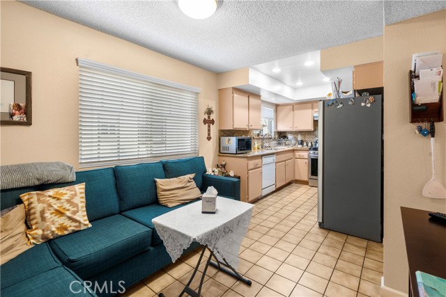 Detail Gallery Image 9 of 26 For 10480 Sunland #20,  Sunland,  CA 91040 - 3 Beds | 2/1 Baths