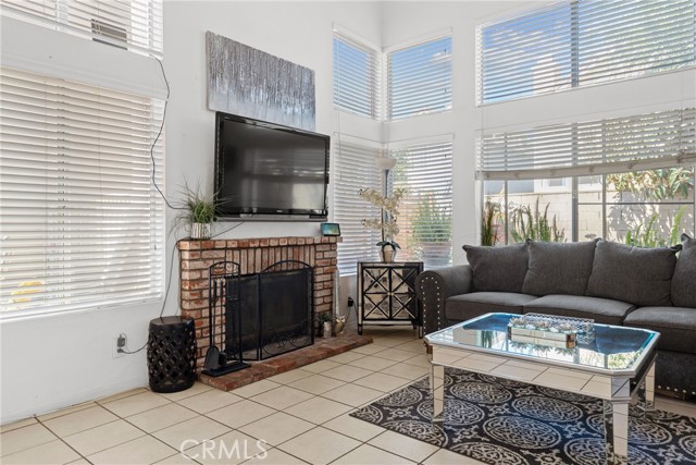 Detail Gallery Image 5 of 30 For 6043 Miles Ave, Huntington Park,  CA 90255 - 4 Beds | 3 Baths