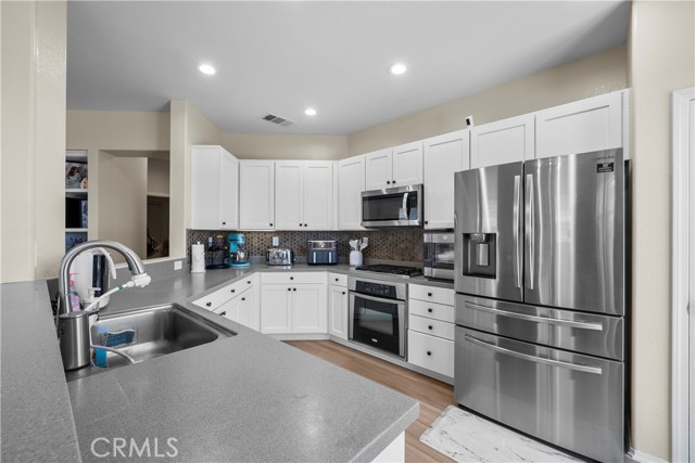 Detail Gallery Image 6 of 70 For 29248 Dakota Dr, Valencia,  CA 91354 - 4 Beds | 3 Baths