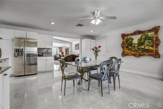 5115 Boda Pl, Woodland Hills CA: https://media.crmls.org/medias/1e1cace7-7c64-4283-aa73-83cdfbe69e1e.jpg