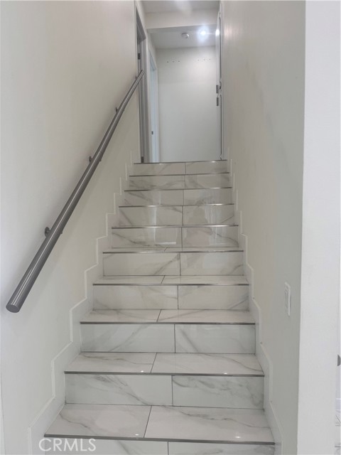 Detail Gallery Image 21 of 31 For 7127 White Oak, Reseda,  CA 91335 - 4 Beds | 3 Baths