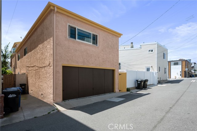 738 Manhattan Avenue, Hermosa Beach, California 90254, 5 Bedrooms Bedrooms, ,3 BathroomsBathrooms,Residential,Sold,Manhattan,SB23159527