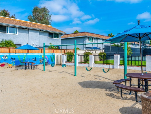 Detail Gallery Image 30 of 32 For 19854 Leighton Ln, Huntington Beach,  CA 92646 - 4 Beds | 1/1 Baths