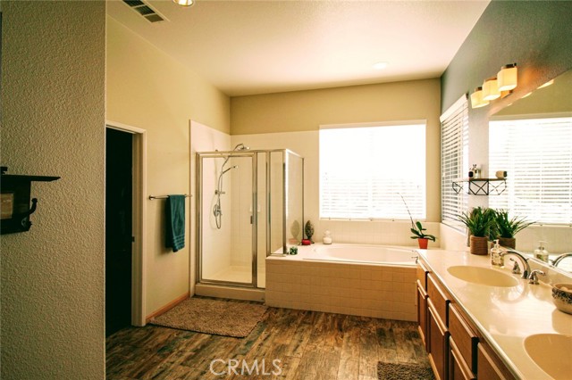 23641 ROSE QUARTZ Drive, Perris CA: https://media.crmls.org/medias/1e1e5cc9-dcee-47c5-a475-8282ac63e8ad.jpg