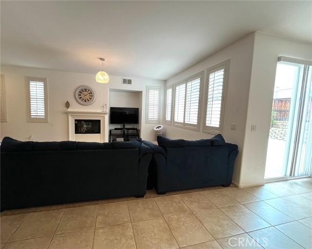 Detail Gallery Image 5 of 25 For 12840 Dolomite Ln, Moreno Valley,  CA 92555 - 3 Beds | 2/1 Baths