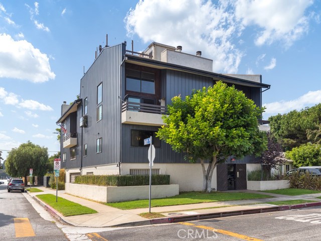 4283 Moore St #2, Los Angeles, CA 90066