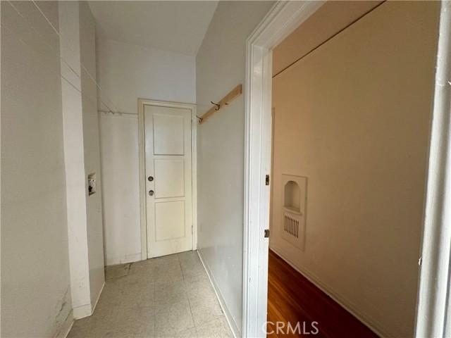 Detail Gallery Image 9 of 11 For 697 Mira Monte Pl #B,  Pasadena,  CA 91101 - 2 Beds | 1 Baths